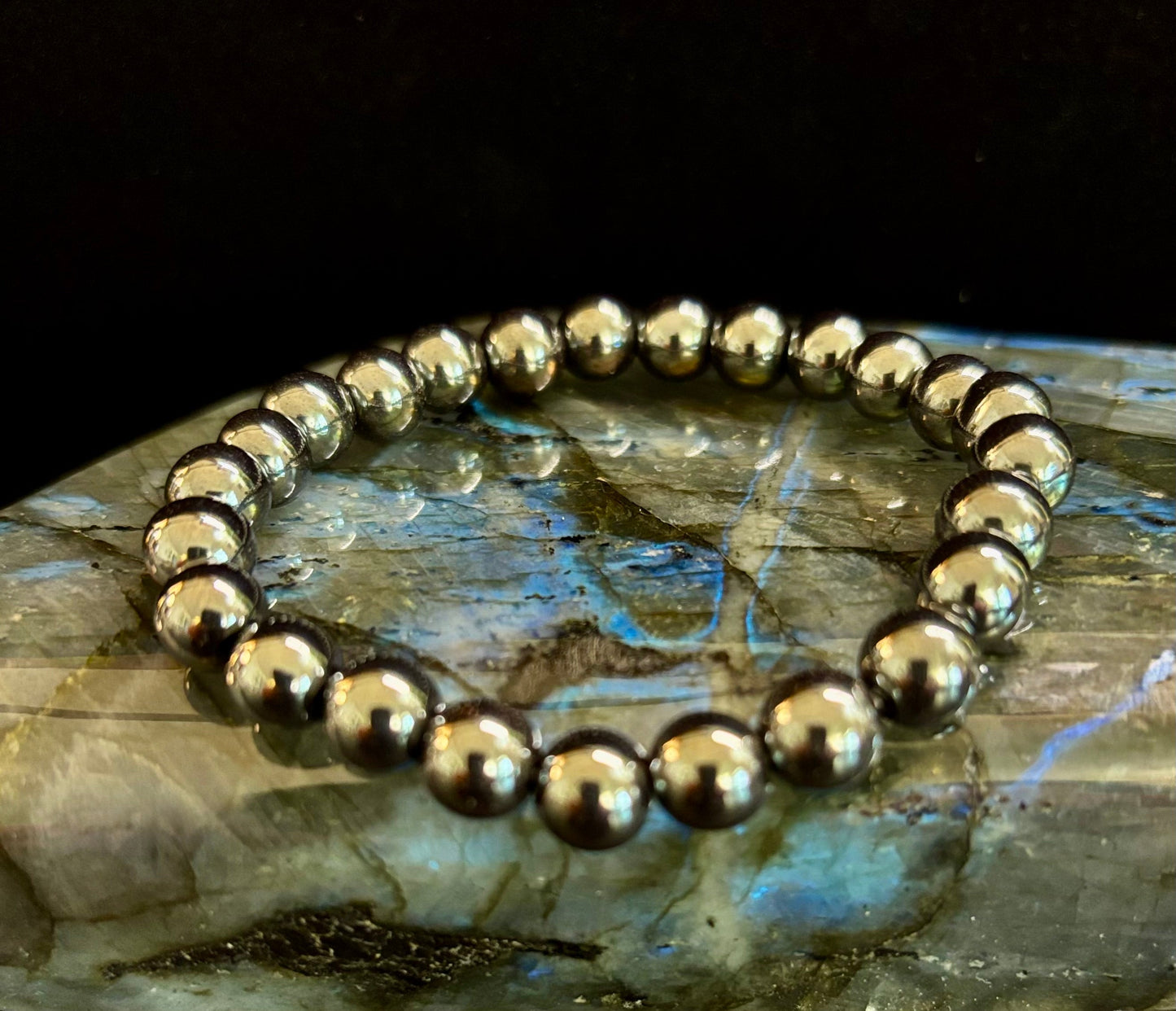 Hematite Grounding & Protection Bracelet β Root Chakra Healing Stone for Confidence, Clarity & Stability (6mm, 8mm, 10mm Options)
