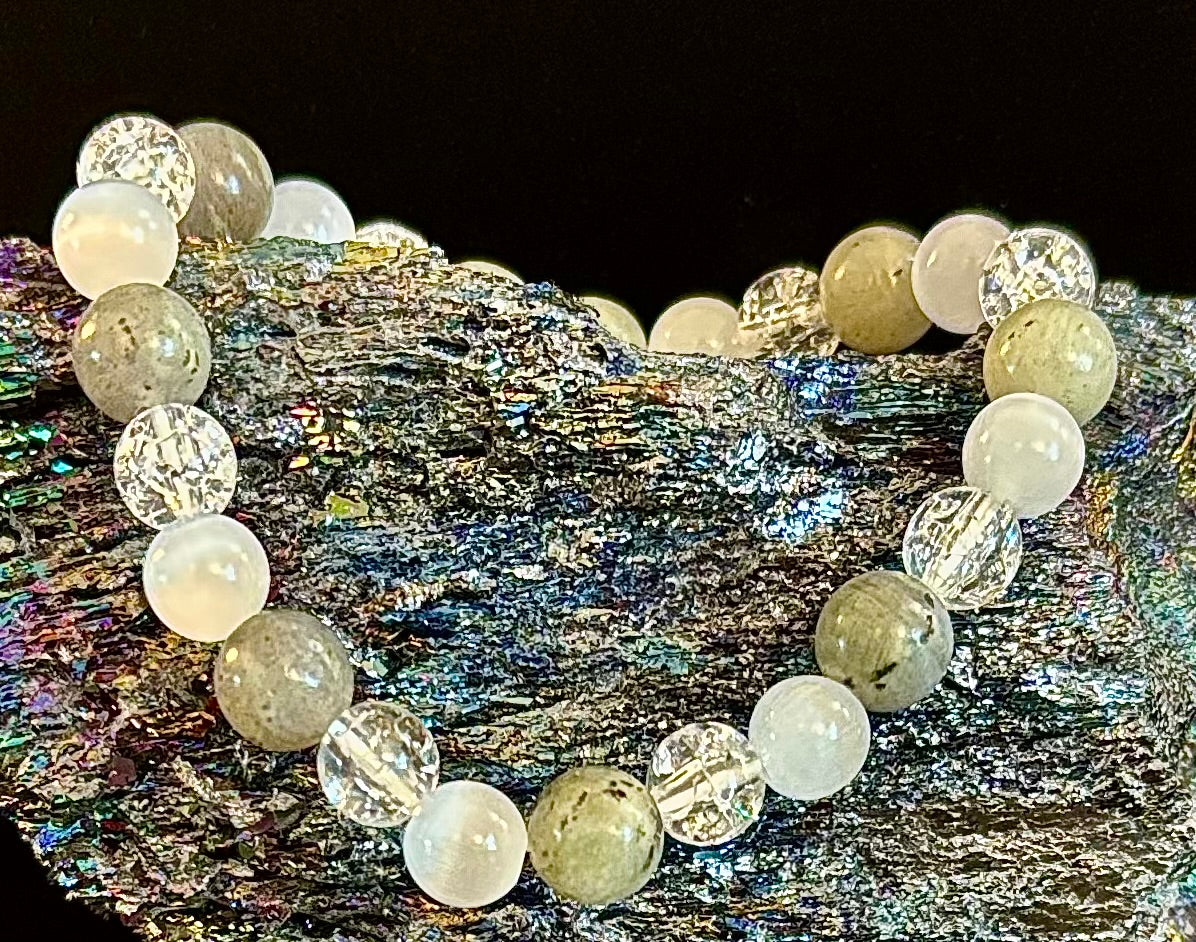 Reiki-Infused Lightworkers Healing Bracelet โ Labradorite, Crackle Quartz & Selenite