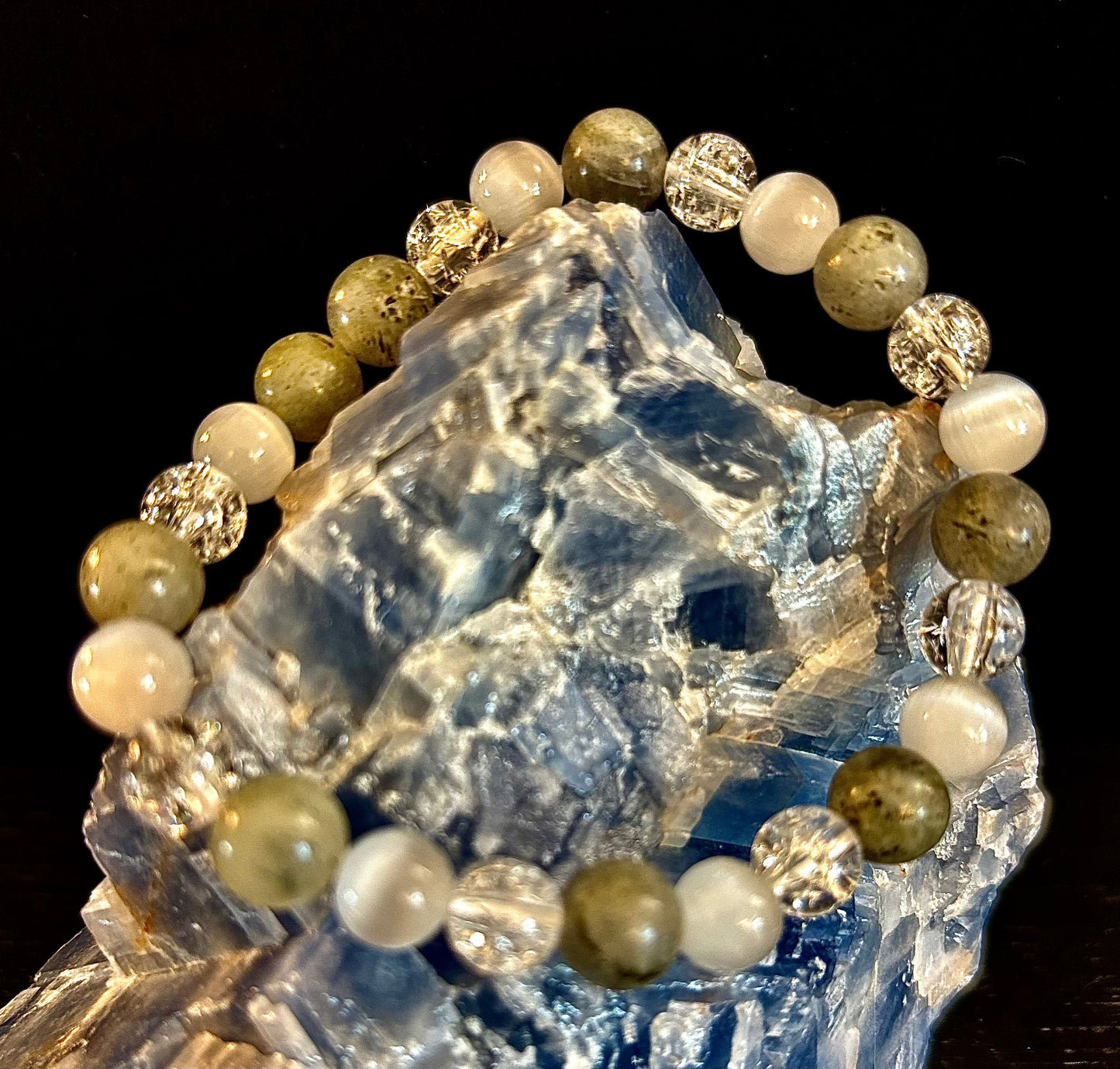 Reiki-Infused Lightworkers Healing Bracelet โ Labradorite, Crackle Quartz & Selenite