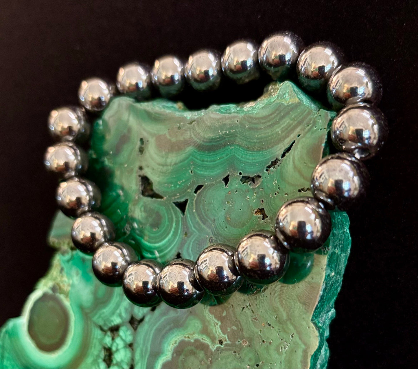 Hematite Grounding & Protection Bracelet β Root Chakra Healing Stone for Confidence, Clarity & Stability (6mm, 8mm, 10mm Options)