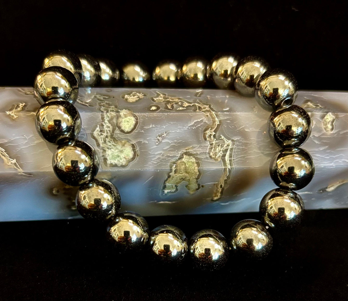 Hematite Grounding & Protection Bracelet β Root Chakra Healing Stone for Confidence, Clarity & Stability (6mm, 8mm, 10mm Options)