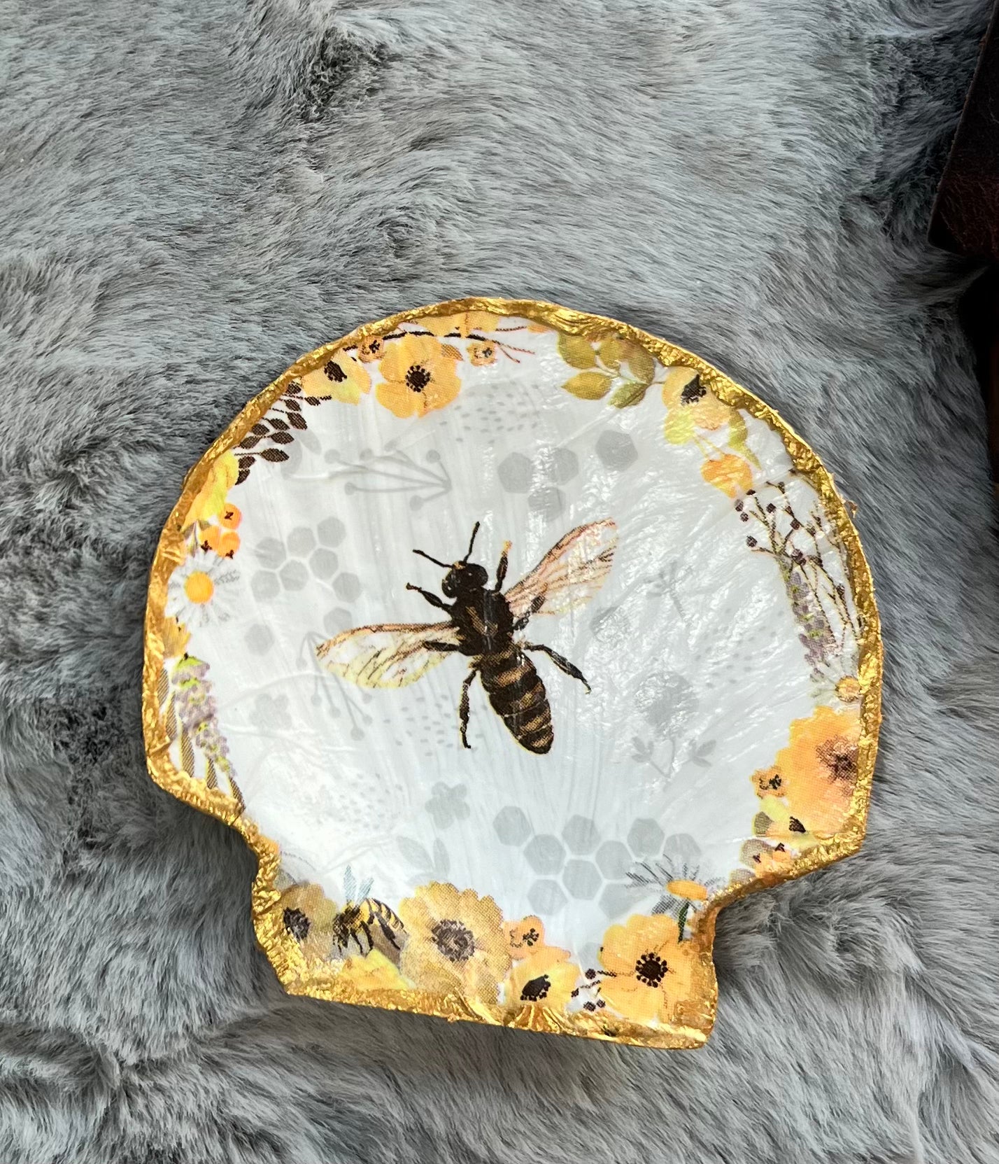 Shell Trinket Dish - Queen Bee