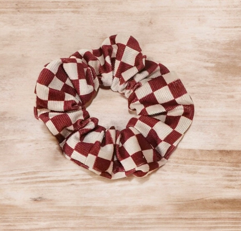 Checkered Velvet Feel Scrunchie