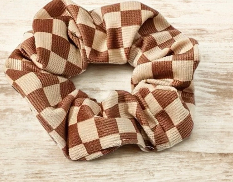 Checkered Velvet Feel Scrunchie