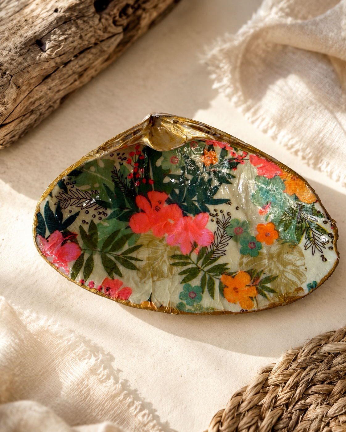 Natural Clam Shell Trinket Dish, Coastal Home Decor - Tropical Garden